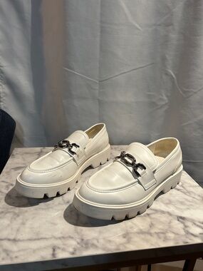 Vepose White Slip-On Loafers